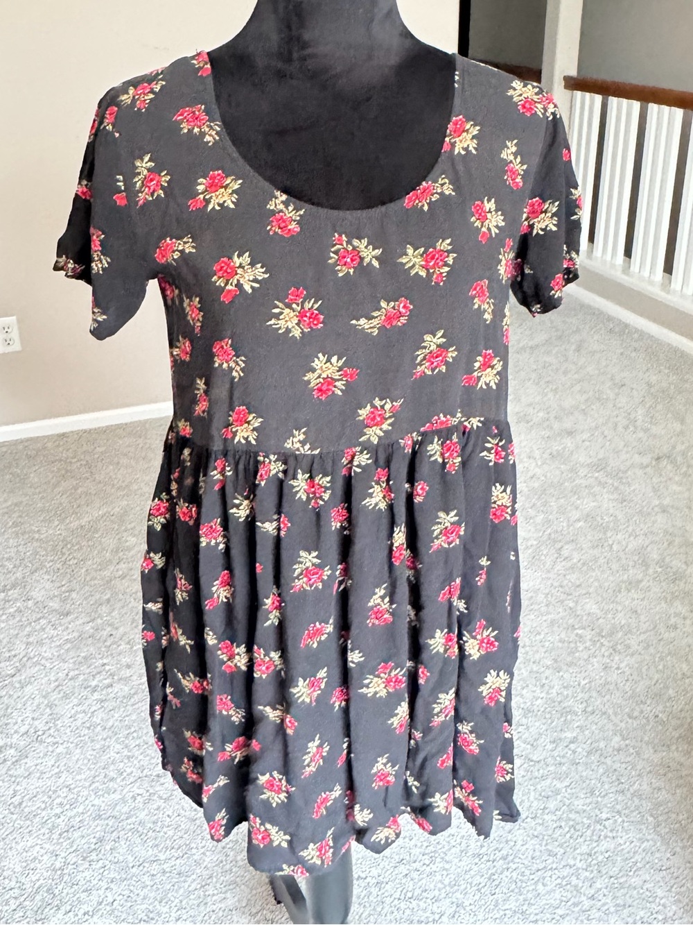 Brandy Melville One Size 90s-style floral babydoll mini dress Black Red Floral